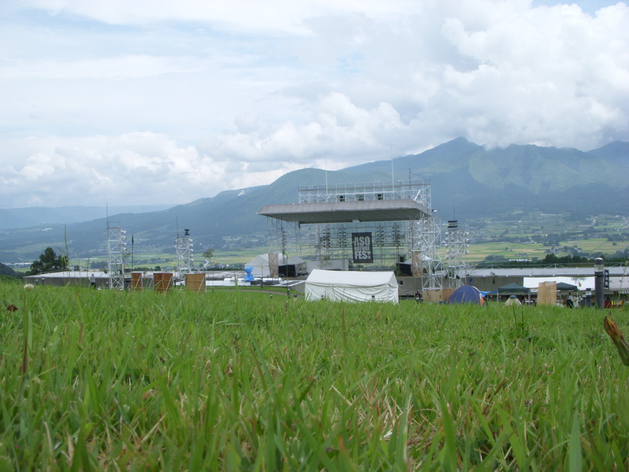 By chappaless (熊本県野外劇場アスペクタ) [CC BY-SA 3.0 (https://creativecommons.org/licenses/by-sa/3.0)], via Wikimedia Commons