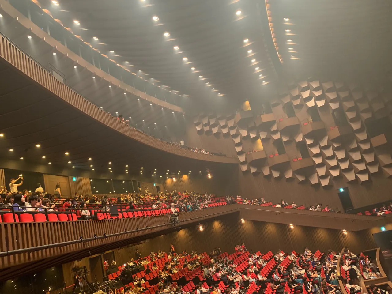 ウカスカジー ライブ 08/26 (月) フェスティバルホール (大阪府)